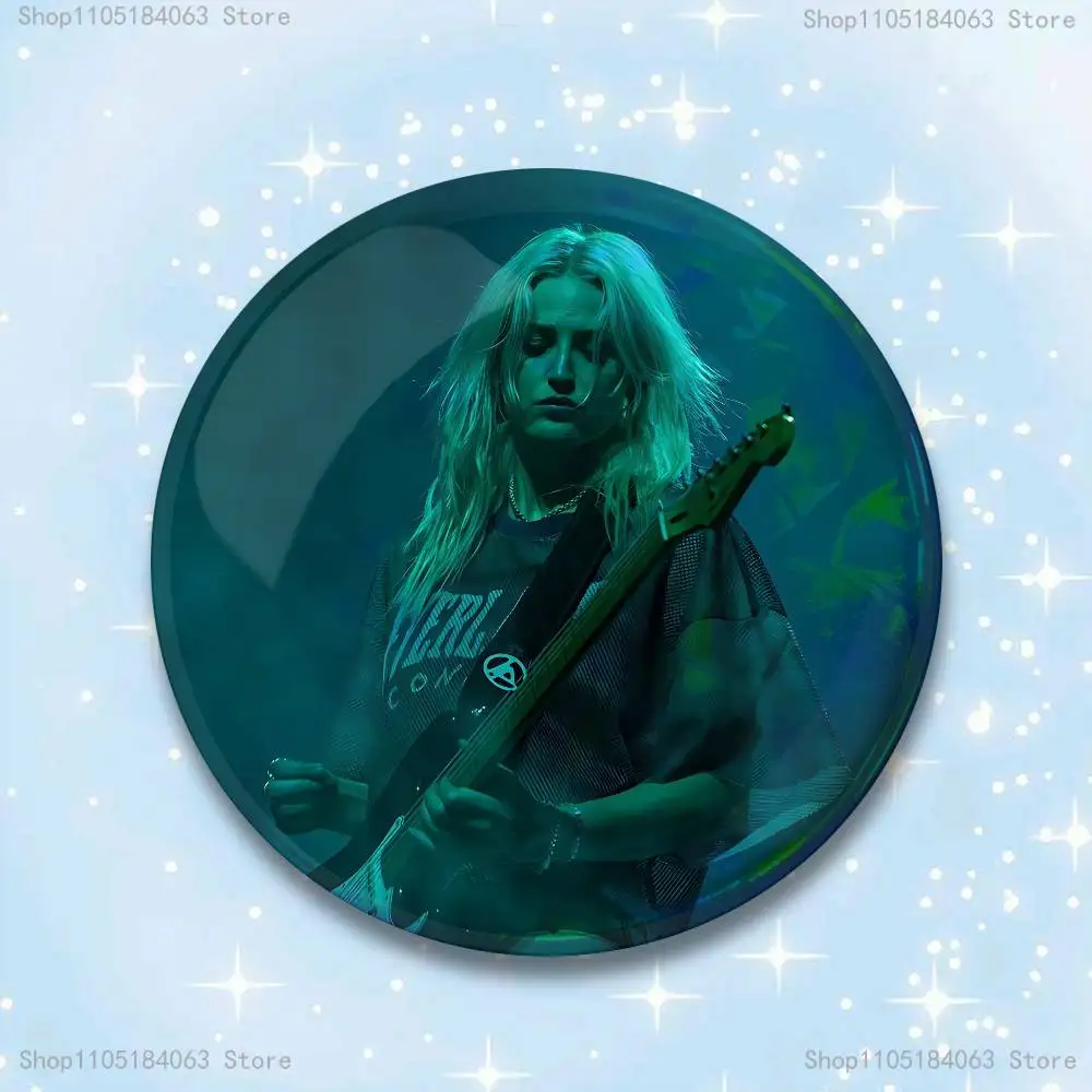 ロック・エミリー・A-アームストロング 58mm 44mm HDプリント ブローチバッジ プリティーダービー ラウンドディスプレイブローチ ラペルピン