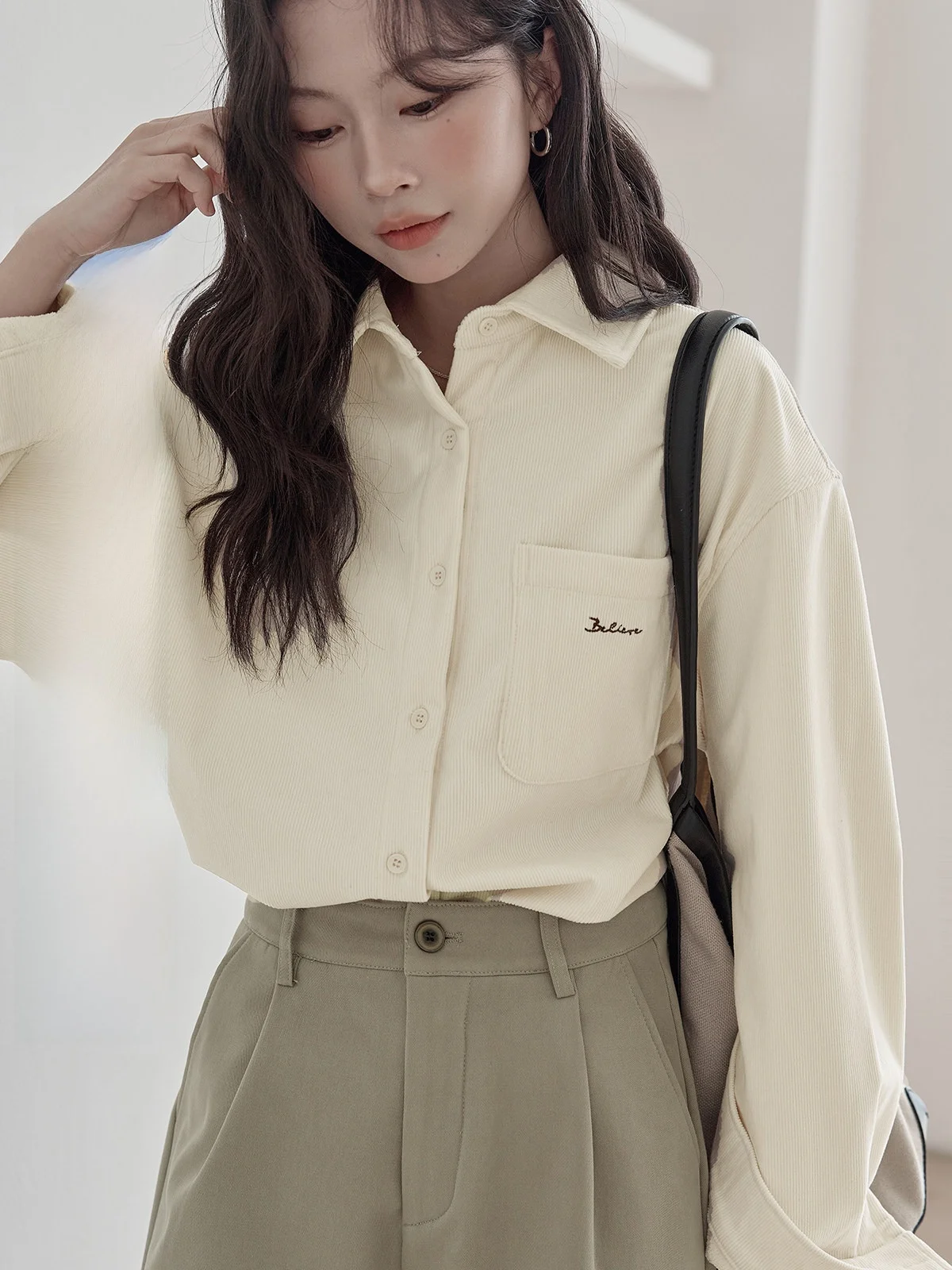 

Женская свободная рубашка HuiXi из вельвета с флисовой подкладкой абрикосового цвета для зимних поездок на работу, в корейском стиле, универсальный ретро-дизайн