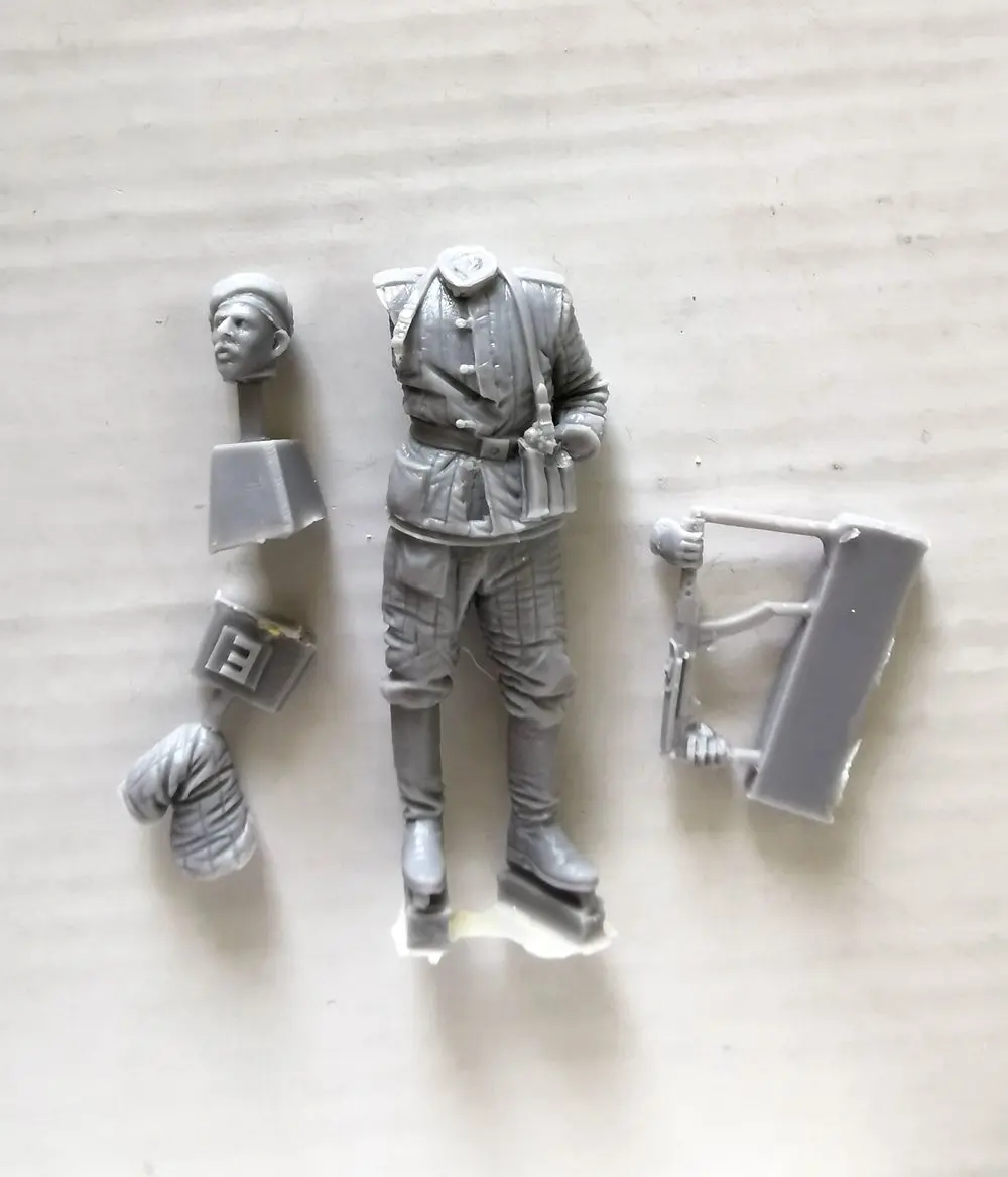 1:35 model kit resin kit Soviet soldiers inspect dead enemies