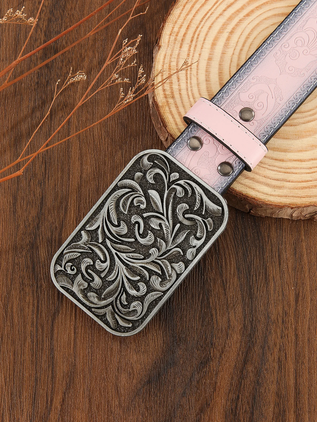 

Антидеформационный ремень из натуральной кожи, сшитый вручную в западном стиле, износостойкий и долговечный, без давления для длительного ношения.