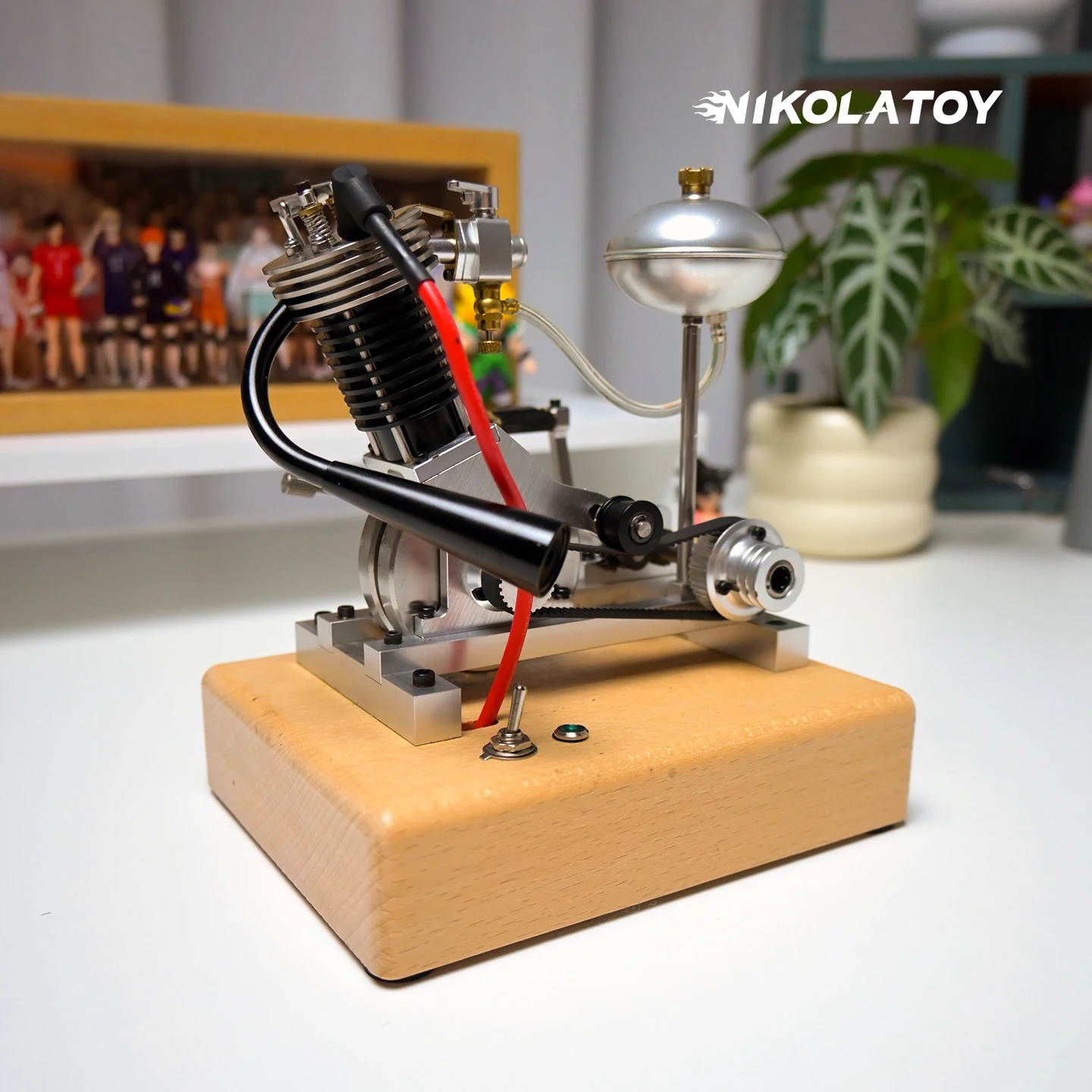 Een miniatuur motorfiets-motormodel met één cilinder die zelfs beginners kunnen spelen