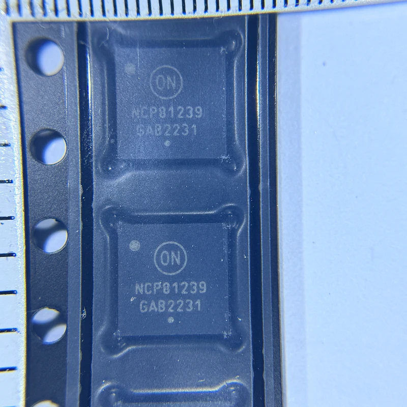 NCP81239MNTXG onsemi 4-Switch Buck Boost IC, Compatible with USB PD QC 3.0, 32-QFN Package