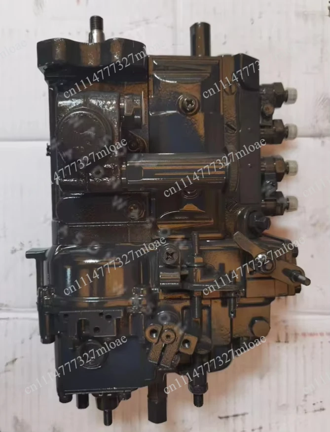 Fuel injection pump 6204-73-1340 is suitable for 4D95 PC60-7 excavator accessories