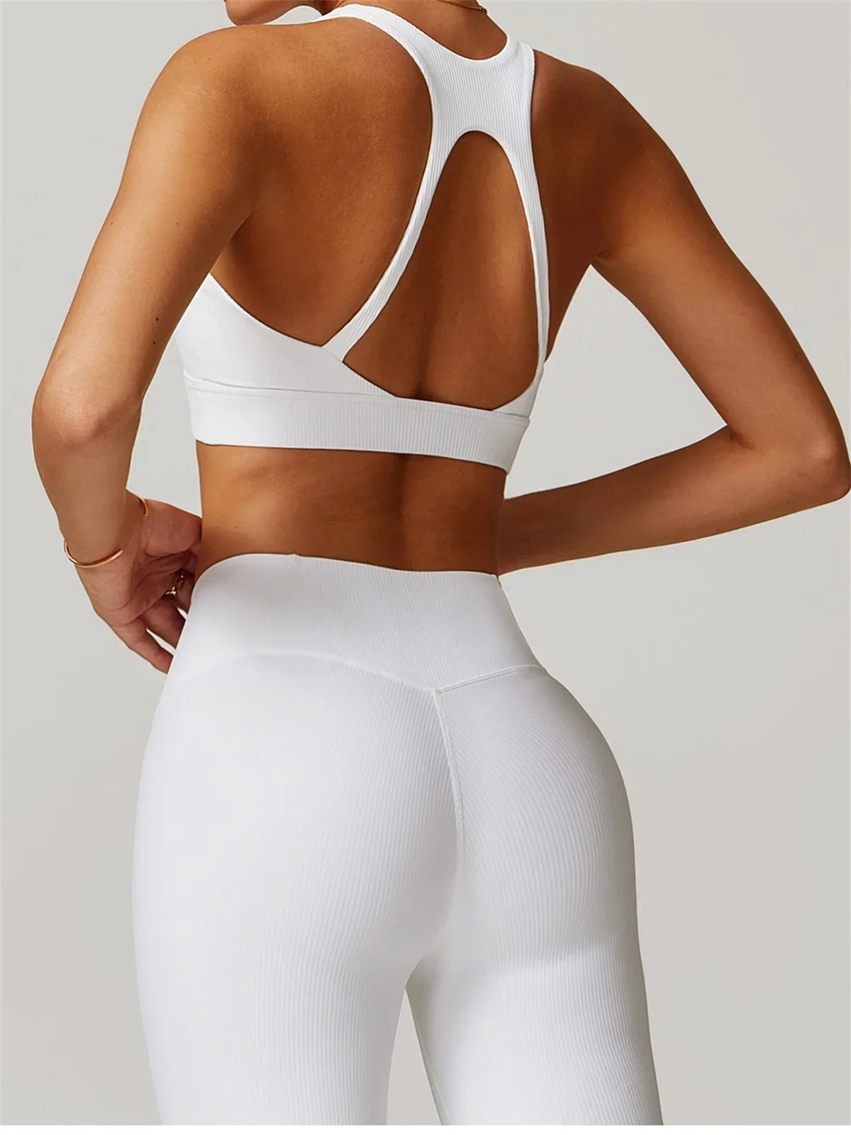 2025 NUOVO reggiseno yoga stretto con incrocio sulla schiena filettato per le donne bianco nero fitness ad alta resistenza sport top ammortizzante palestra di allenamento