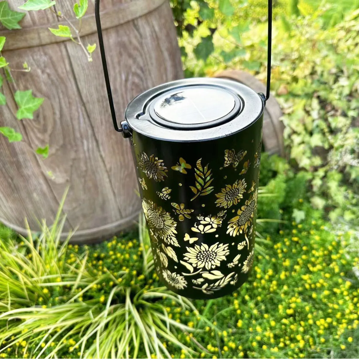 

Cross-border Amazon Solar Garden Garden Wrought Iron Light Sunflower Pattern Outdoor Landscape Hollow Lawn Light