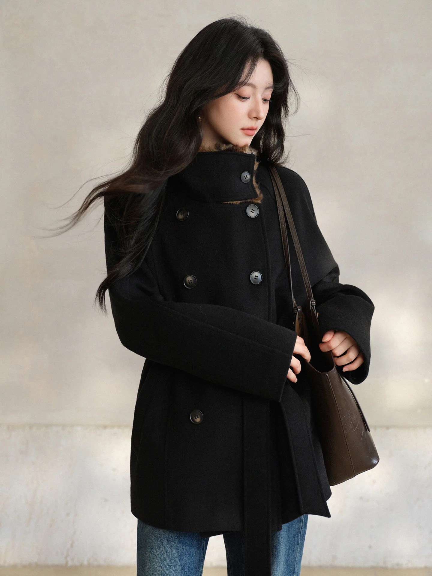 Damski płaszcz dwurzędowy imitujący wełnę, krótki płaszcz zimowy w stylu vintage, elegancka kurtka, klasyczny czarny styl, do noszenia na co dzień i do pracy.