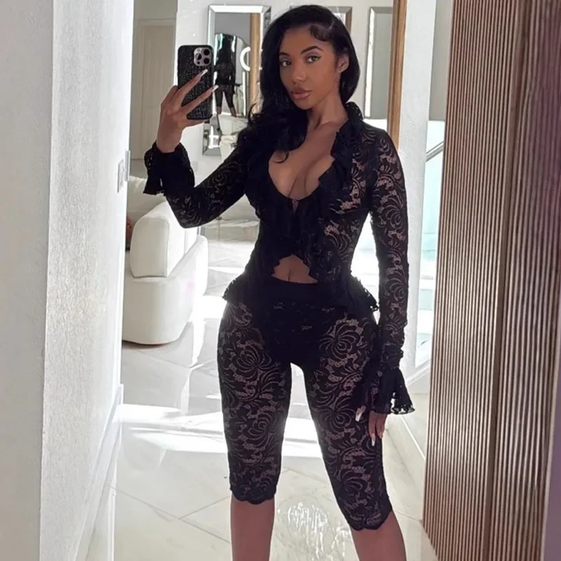 

Сексуальный прозрачный кружевной комплект из 2 предметов, женский наряд на день рождения, расклешенные рукава, оборки, топ с v-образным вырезом и брюки длиной до колена, одинаковые комплекты