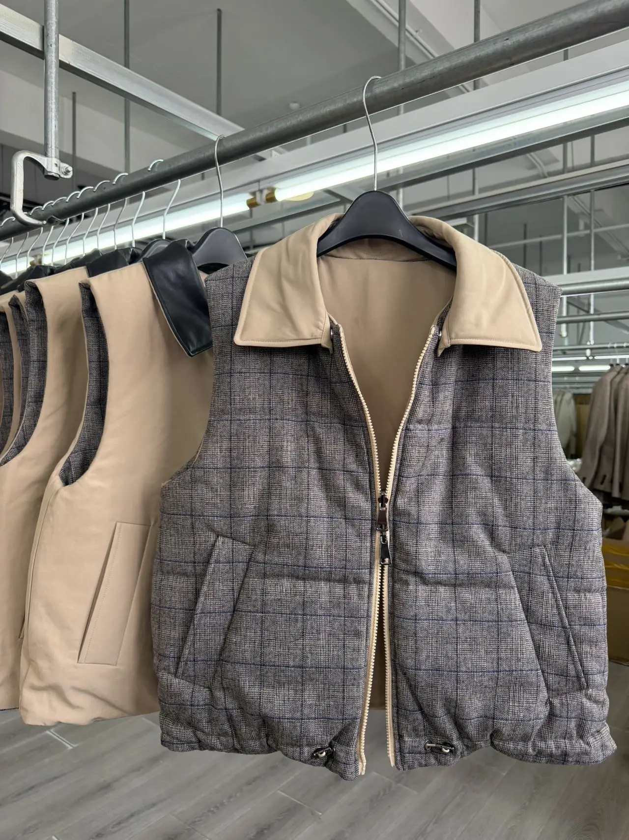 Women'S Autumn/Winter 2026 Affordable Luxury Color-Block Plaid Reversible Zip-Front Vest With Detachable Collar