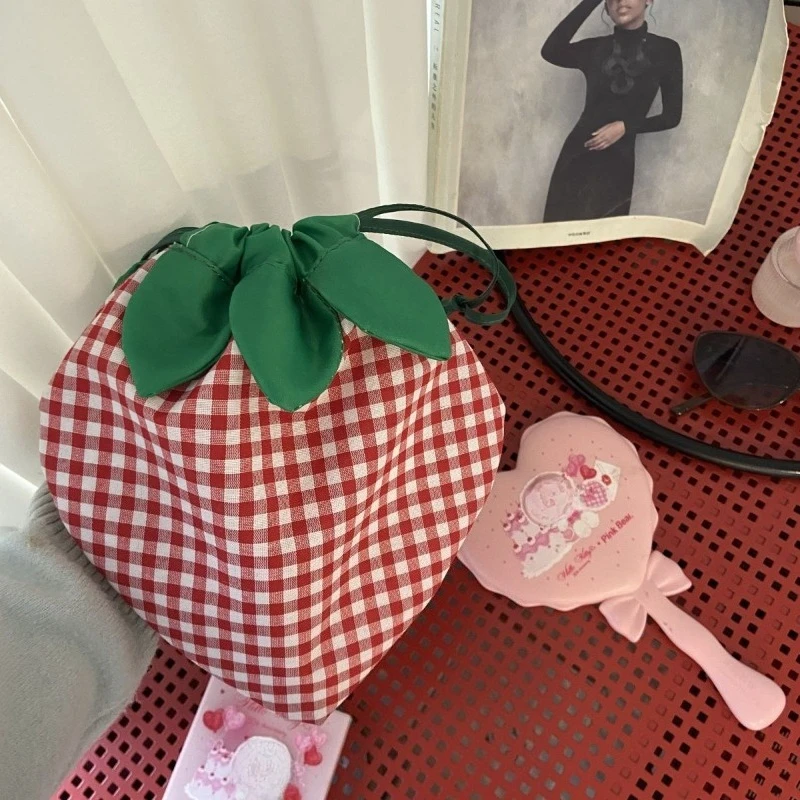 trousse-de-maquillage-fraise-avec-cordon-de-serrage-trousse-de-toilette-pochette-cosmetique-de-voyage-sac-de-maquillage-de-grande-capacite-pochette-portable-pour-rouge-a-levres