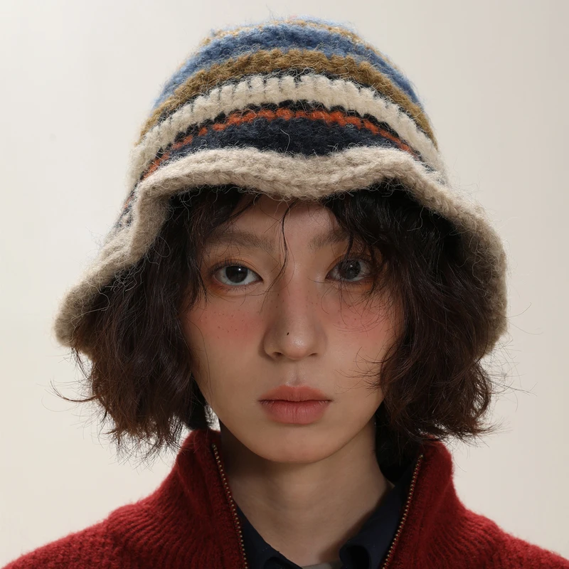 Zimowy koreański ręcznie szydełkowany kapelusz typu Bucket w paski kobiety Retro kontrastowy kolor ciepły kapelusz rybaka dziewczyna moda czapka z dzianiny czapka