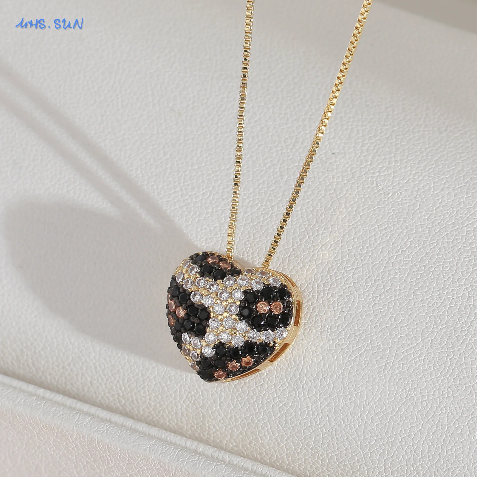 

MHS.SUN 2025 Sexy Leopard Print Heart Pendant Necklace For Women 18K Gold-plated Shiny AAA Cubic Zirconia Choker Wedding Jewelry