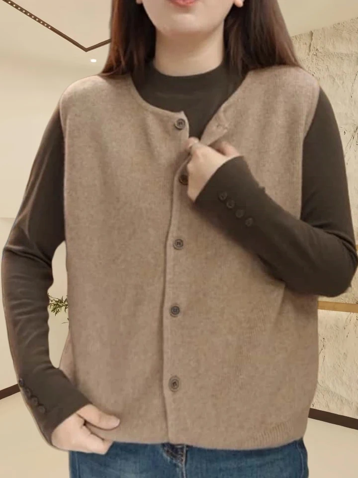 プラスサイズの女性用ルーズニットラウンドネックベスト、ファションスリムトップ、2026年春、フレンチスレボタンディテール