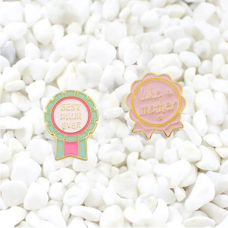 MUM EVER Badge Enamel Pin Mother's love Award เหรียญสัญลักษณ์เข็มกลัด Lapel Custom Enamel Pin เครื่องประดับของขวัญเช่นแม่,ที่ดีที่สุด