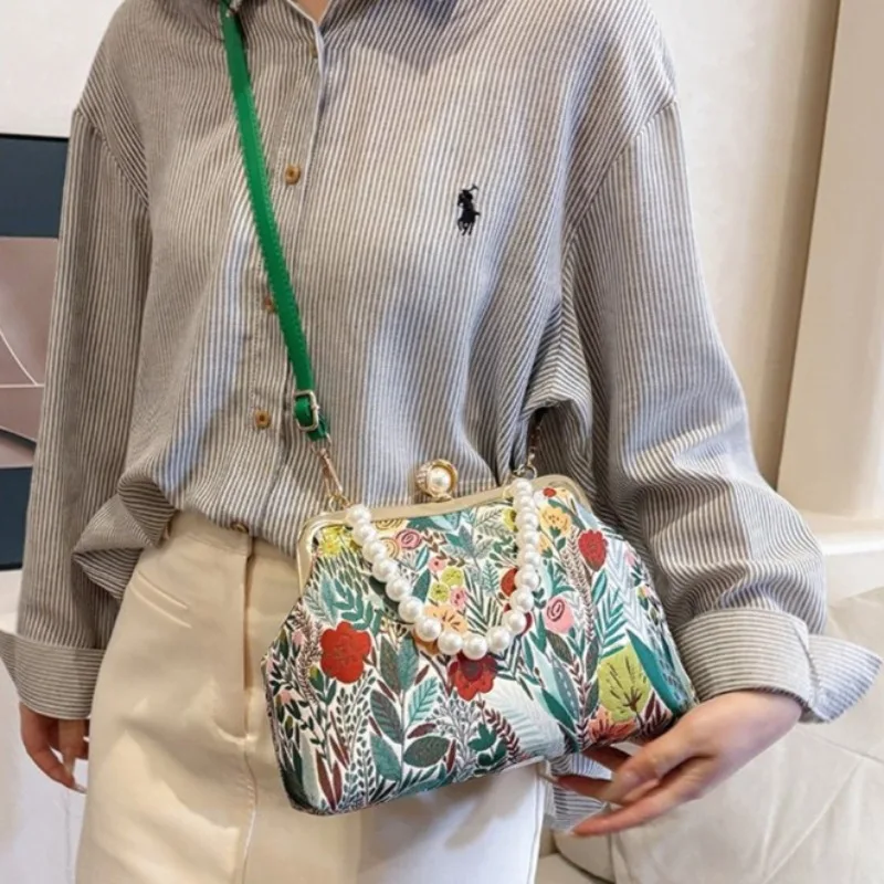 

Chic Women Crossbody Bag Simple Shoulder Bag For School Campus Style Daily Use Cute Bag