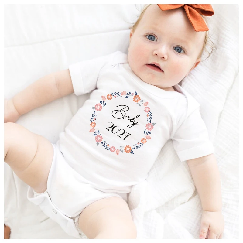 Baby 2027 Floral Wreath Print Bodysuit Gender Reveal 100% Cotton Short Sleeve Newborn Onesie Pregnancy Announcement Rompers