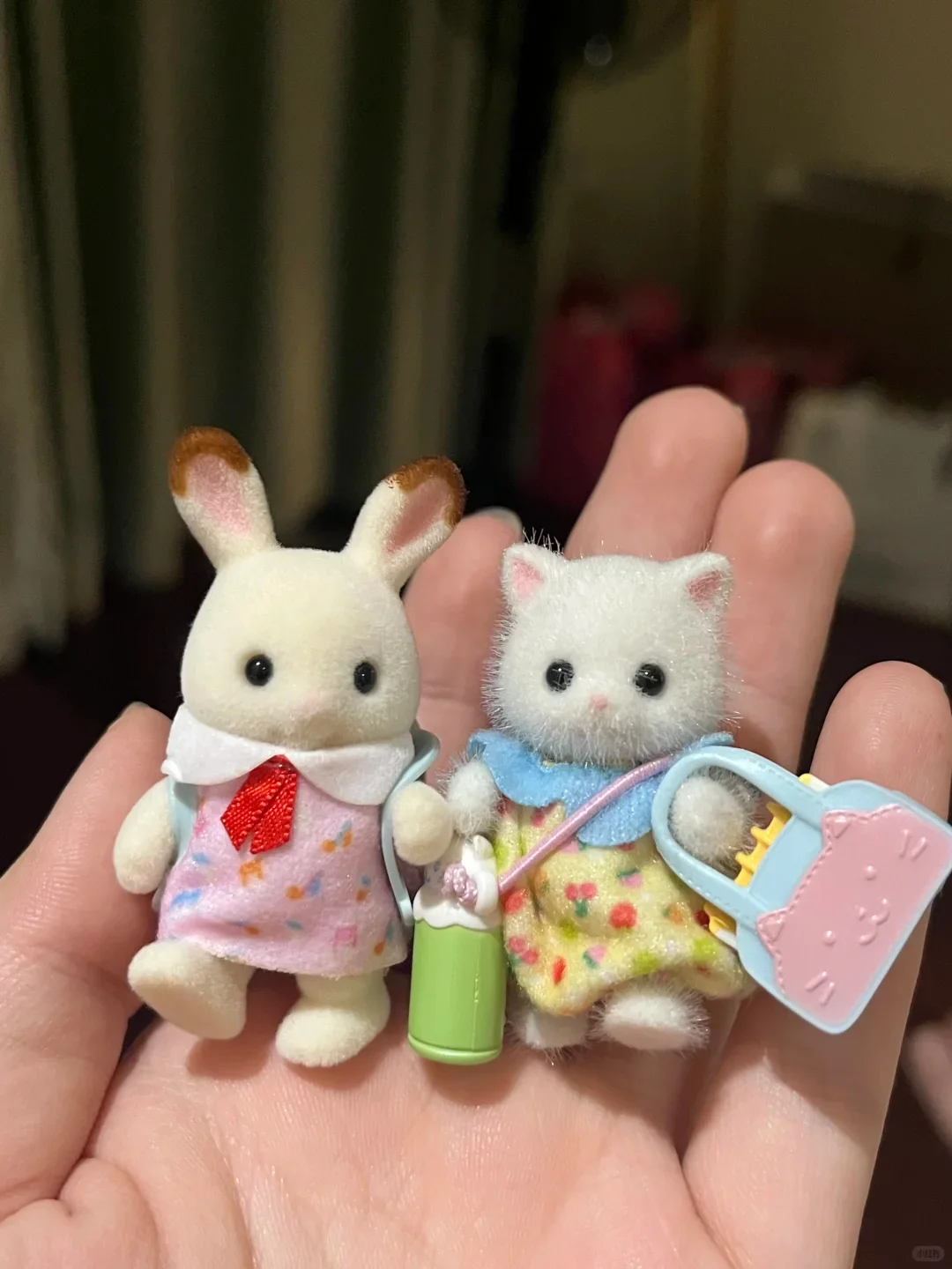 ชุดของเล่น Sylvanian Families Nursery Friends Walk along Duo Set ตุ๊กตากระต่ายน้อยน่ารัก ของเล่นบทบาทสมมติ ของสะสมสำหรับเด็กผู้หญิง ของขวัญสำหรับเด็ก