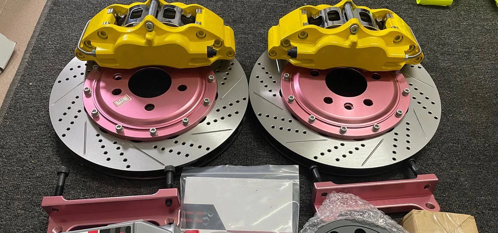 High quality 5200 caliper set with 4 pistons and 355-380mm brake discs suitable for Mitsubishi Outlander XL Mitsubishi Lancer 16