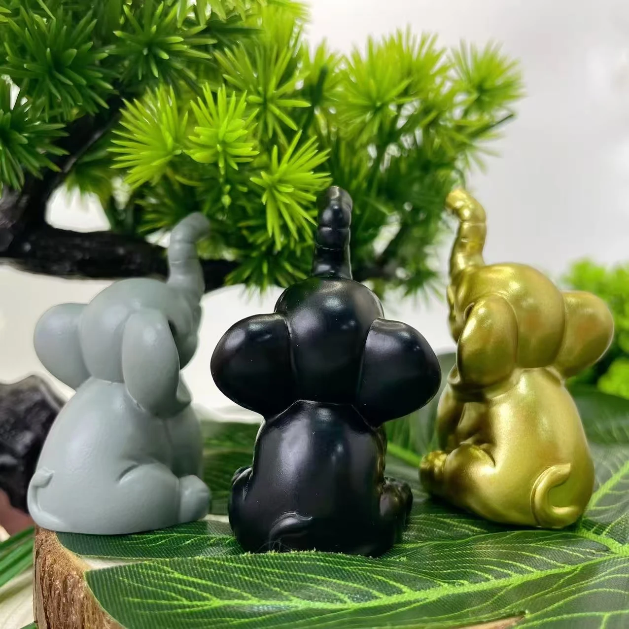 1pc Collectible figurine, creative resin gray, gold, and black tricolor elephant ornament, auspicious meaning, exquisite craftsmanship, suitable for office desk decoration, garden decoration, potted plant decoration, adds natural life to the space, an excellent choice for holiday gifts for friends and family