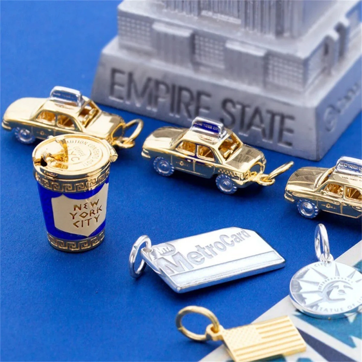 

DIY accessories, accessories, pendants, wine bottles, Eiffel Tower cigarette boxes, dice, water droplets, hanging decorations