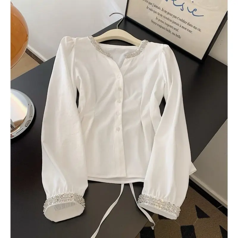 

Французская белая уникальная рубашка с длинными рукавами и женским дизайном, нишевый топ, кардиган под нижней частью