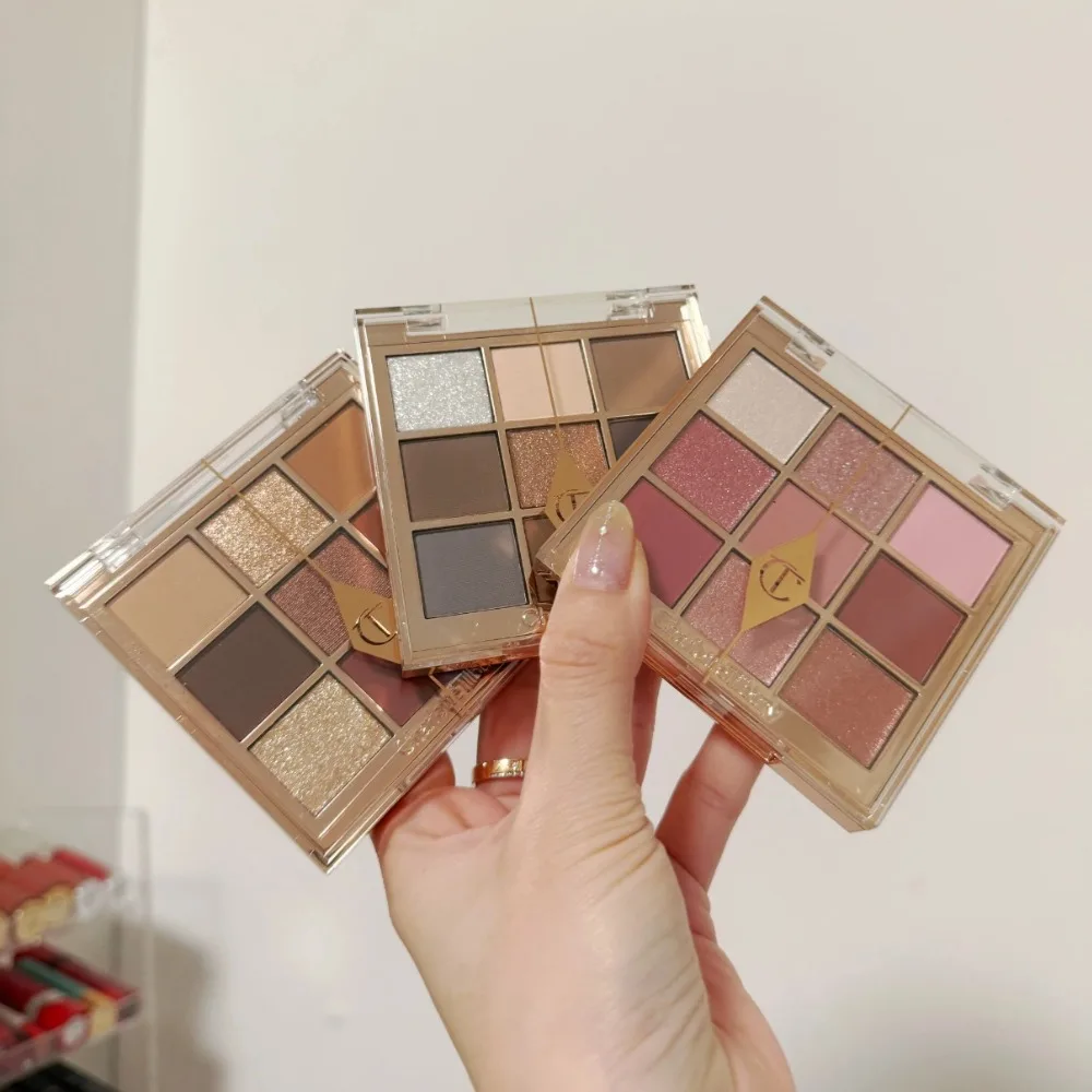 لوحة ظلال عيون مكونة من 9 ألوان من شارلوت تيلبوري، خفيفة الوزن للتحكم في الزيت، مكياج يدوم طويلاً، لمسة نهائية غير لامعة، بودرة تحديد الوجه