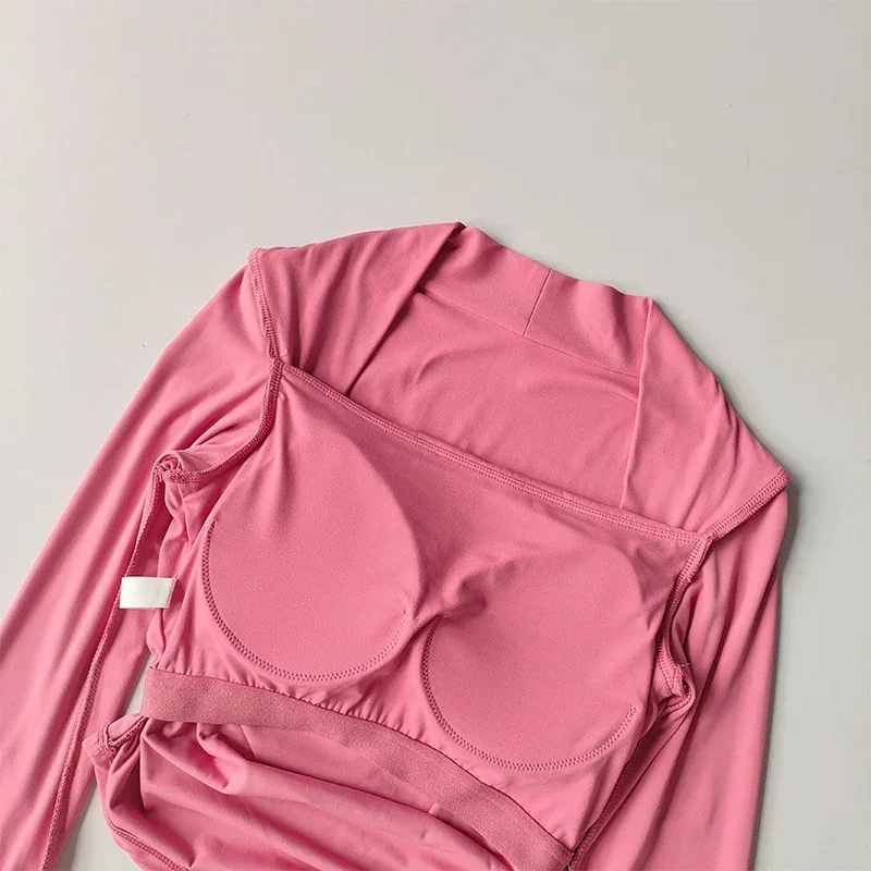 ปลอมสองชิ้นโยคะแขนยาวหนึ่งชิ้นถ้วยสลิมฟิตกีฬาเสื้อยืดวิ่งระบายอากาศแห้งเร็วออกกําลังกายด้านบนลดน้ําหนัก