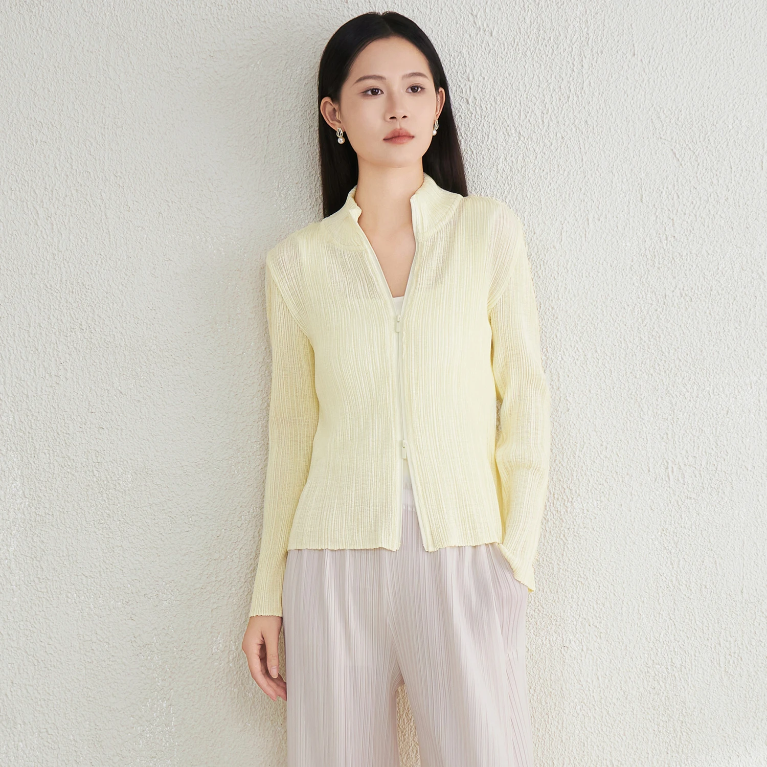 

Высокое качество, прямые продажи с фабрики, плиссированный Miyake, последний дизайн, молния с длинными рукавами, модный универсальный топ