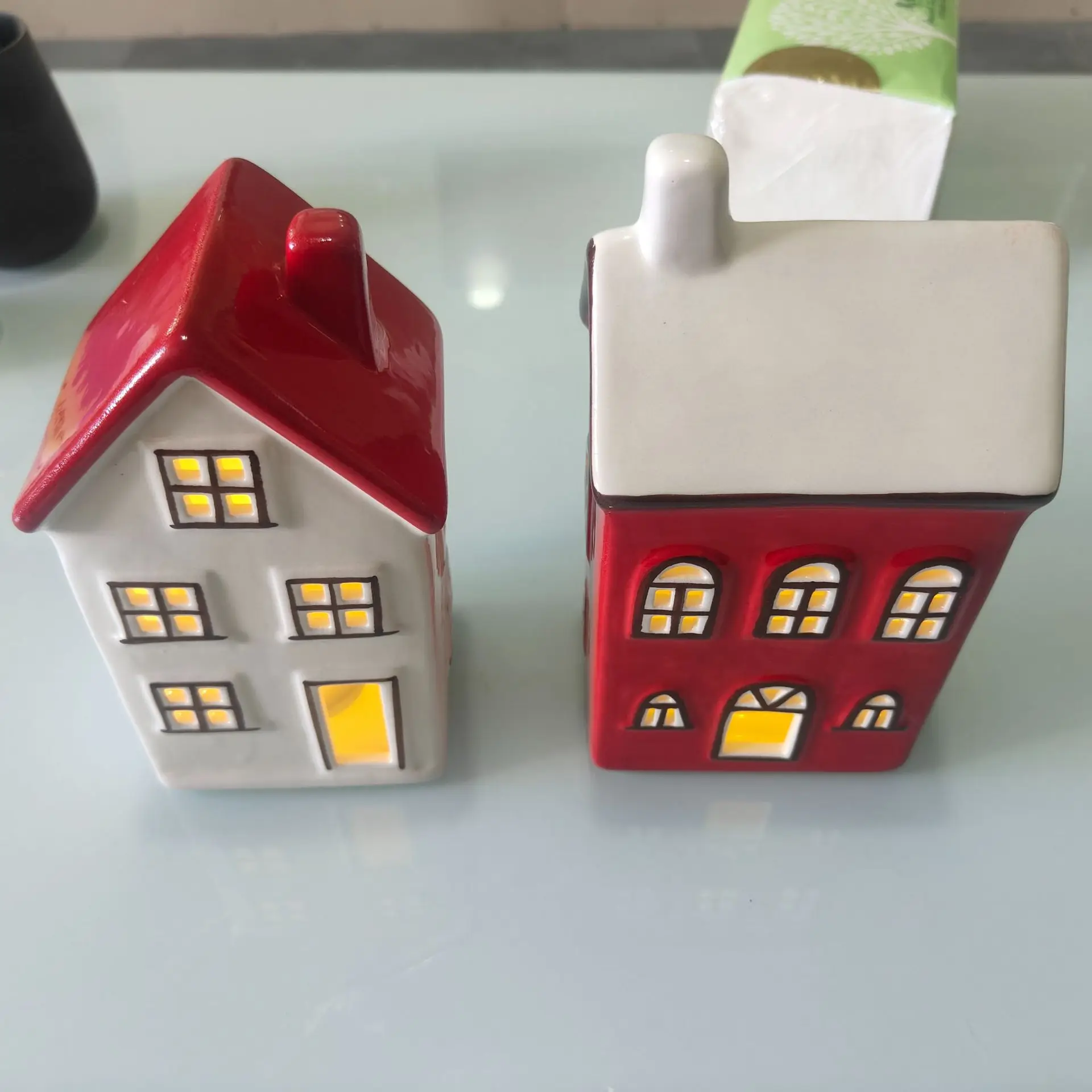 

Creative Craftsmanship Ceramic LED Small House Decoration High Quality European and American Style Small House Decoration