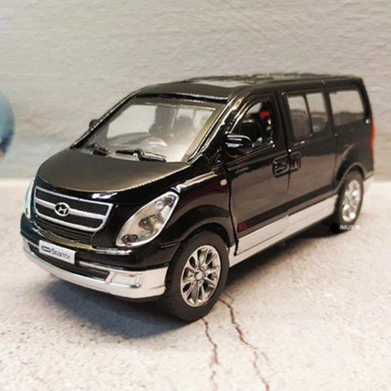 1:32 Hyundai H-1 Grand Starex MPV Alloy Car Model Diecast Metal Toy Car Model High Simulation Sound and Light Childrens Toy Gift