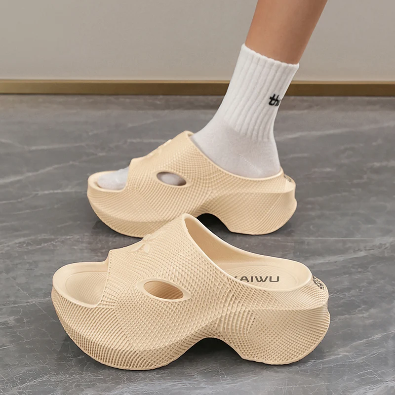 A Pair of Summer Women's Height-Increasing Non-Slip Slippers, Wear-Resistant, Cool, Breathable, Comfortable, Fashionable, Simple One-Strap Slippers for Couples