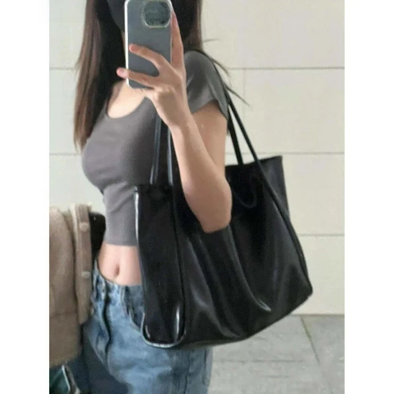 春夏大容量トートバッグ女性の手持ちスタイリッシュなデザイン通勤ショルダーバッグ韓国スタイルソフトpuレザー
