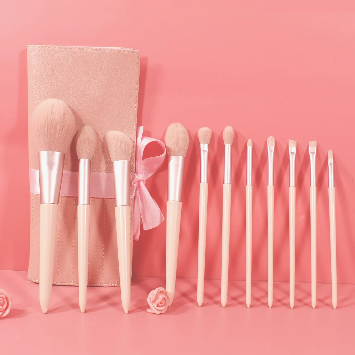 ชุดแปรงแต่งหน้าสีชมพูขนนุ่ม 11 ชิ้น - เครื่องมือเครื่องสําอางแบบพกพาพร้อมแปรงแป้ง บลัชออน และแปรงอายแชโดว์สําหรับใช้ในชีวิตประจําวัน