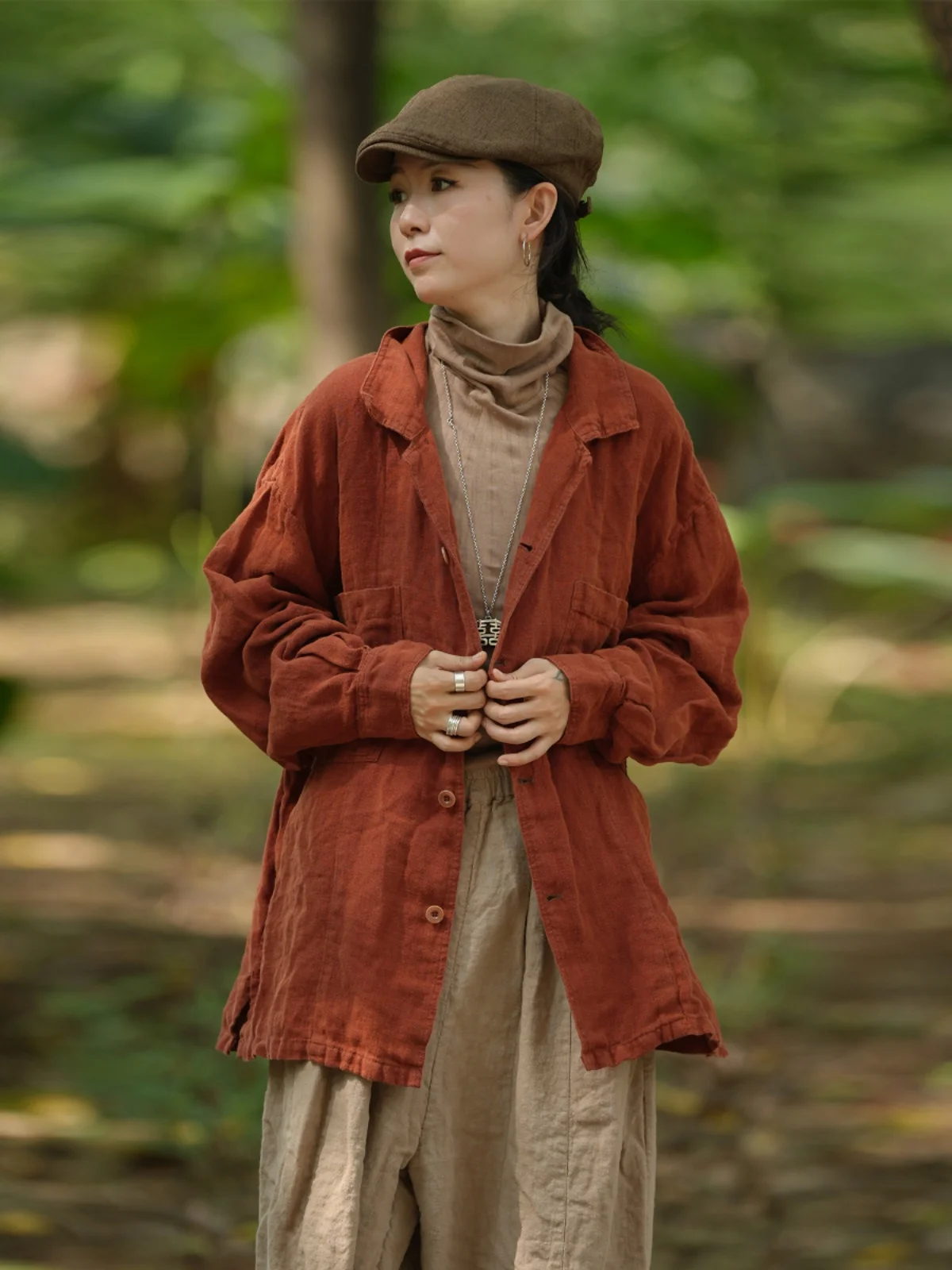 

PengPengHome 3905 Женская льняная куртка-рубашка оригинального дизайна, свободного кроя, с длинными рукавами, на пуговицах, с классическим воротником, верхняя одежда