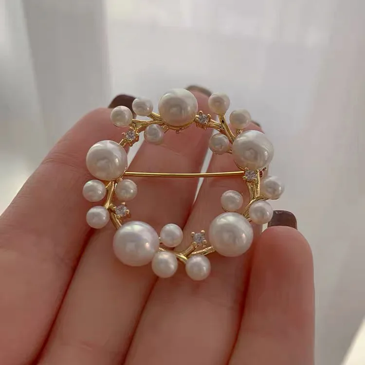 Trendy White Pearl Crystal Zircon Flower Brooch Pins For Women Girls Rhinestones Wreath Party Wedding Jewelry Gift 2024