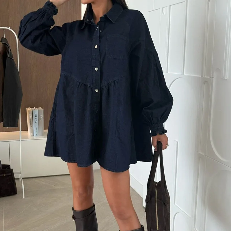 เดรสยีนส์ทรงหลวม ปกเสื้อแบบปกเชิ้ต ดีไซน์เรียบหรู แฟชั่นผู้หญิง กระดุมติด สีพื้น เดรสสั้นลำลอง แขนทรงกลีบดอกไม้ มีกระเป๋า รุ่นปี 2025