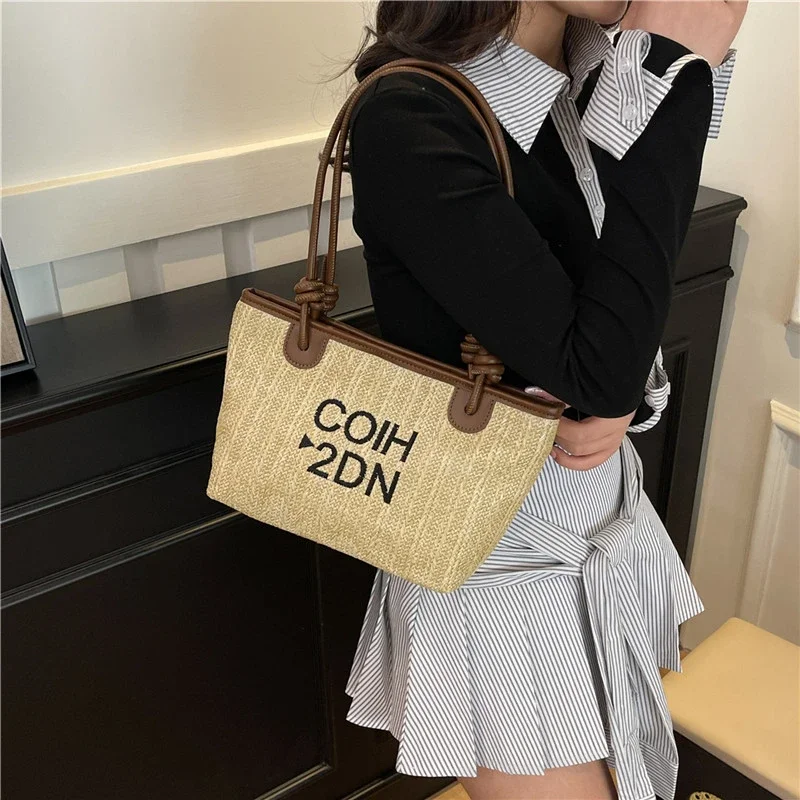 

Elegant Ladies Leather Handbag By Luxury Brand, Fashionable Shoulder Bag And Crossbody-Bag From Famous Designer