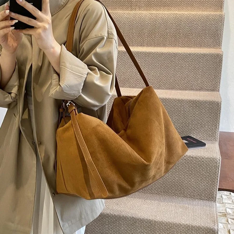

New autumn and winter fashionable casual retro texture everyday commuting single shoulder bag Simple short-distance handbag
