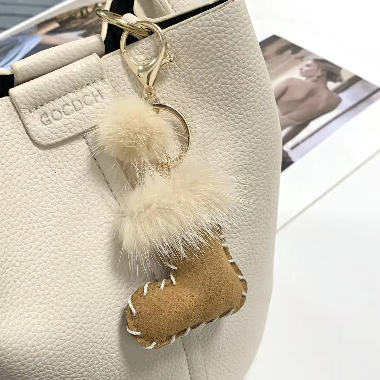 Herbst Winter Plüsch Kunstfell Niedlicher Schneestiefel Taschenanhänger Auto-Schlüsselanhänger Deko Hängekette – Detail 6