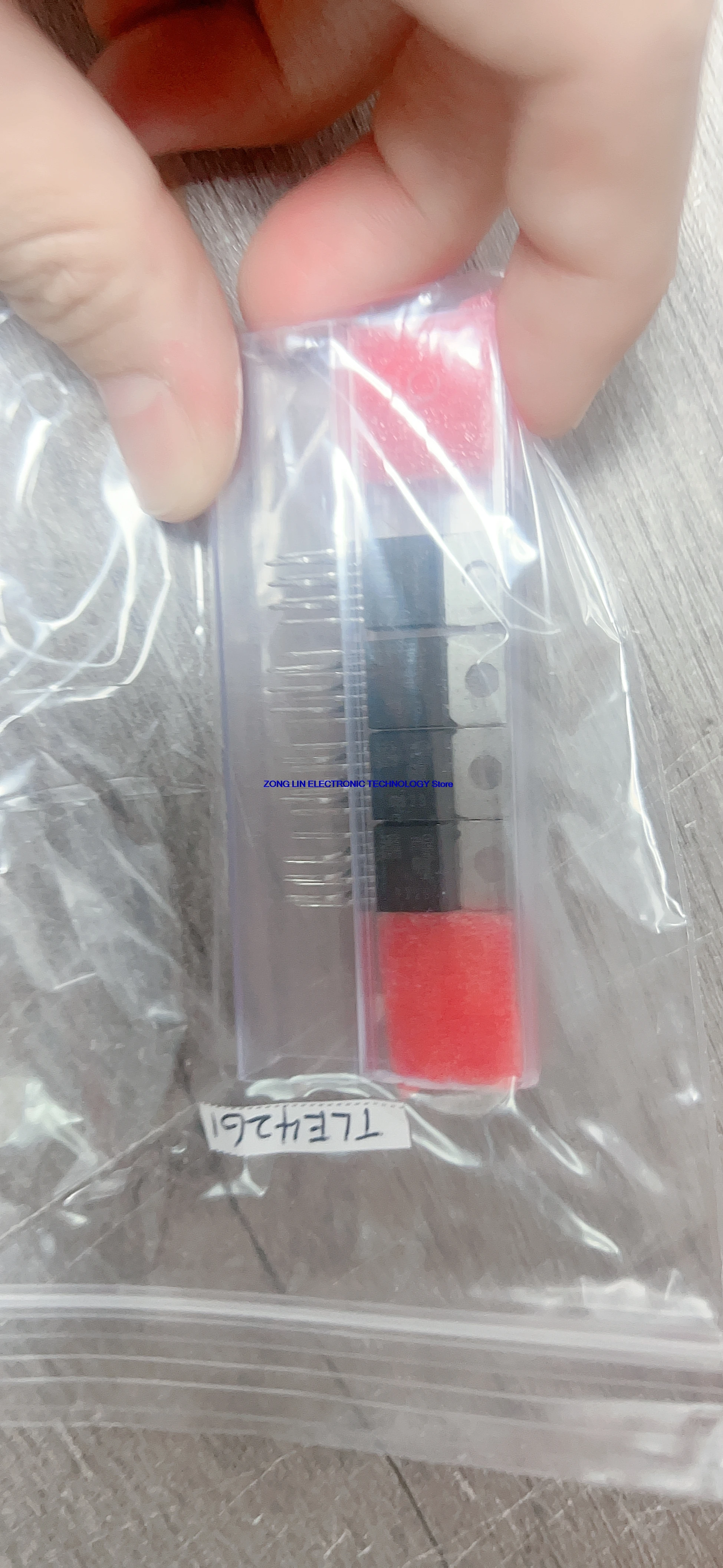 TLE4261-2 4261-2 imported brand new TO-220-7 seven legged fixed straight insertion tube quality assurance