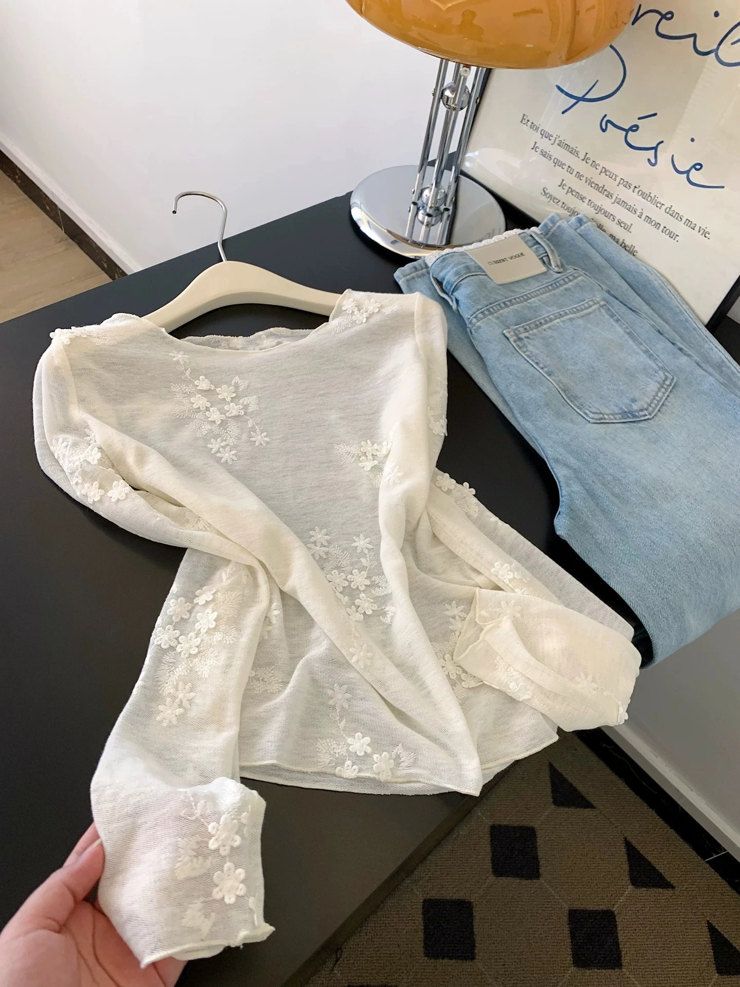 White Flower Embroidery Long Sleeve T-Shirt Thin Casual Style Early Autumn Wear Multiple times Wood Grain  Design Top
