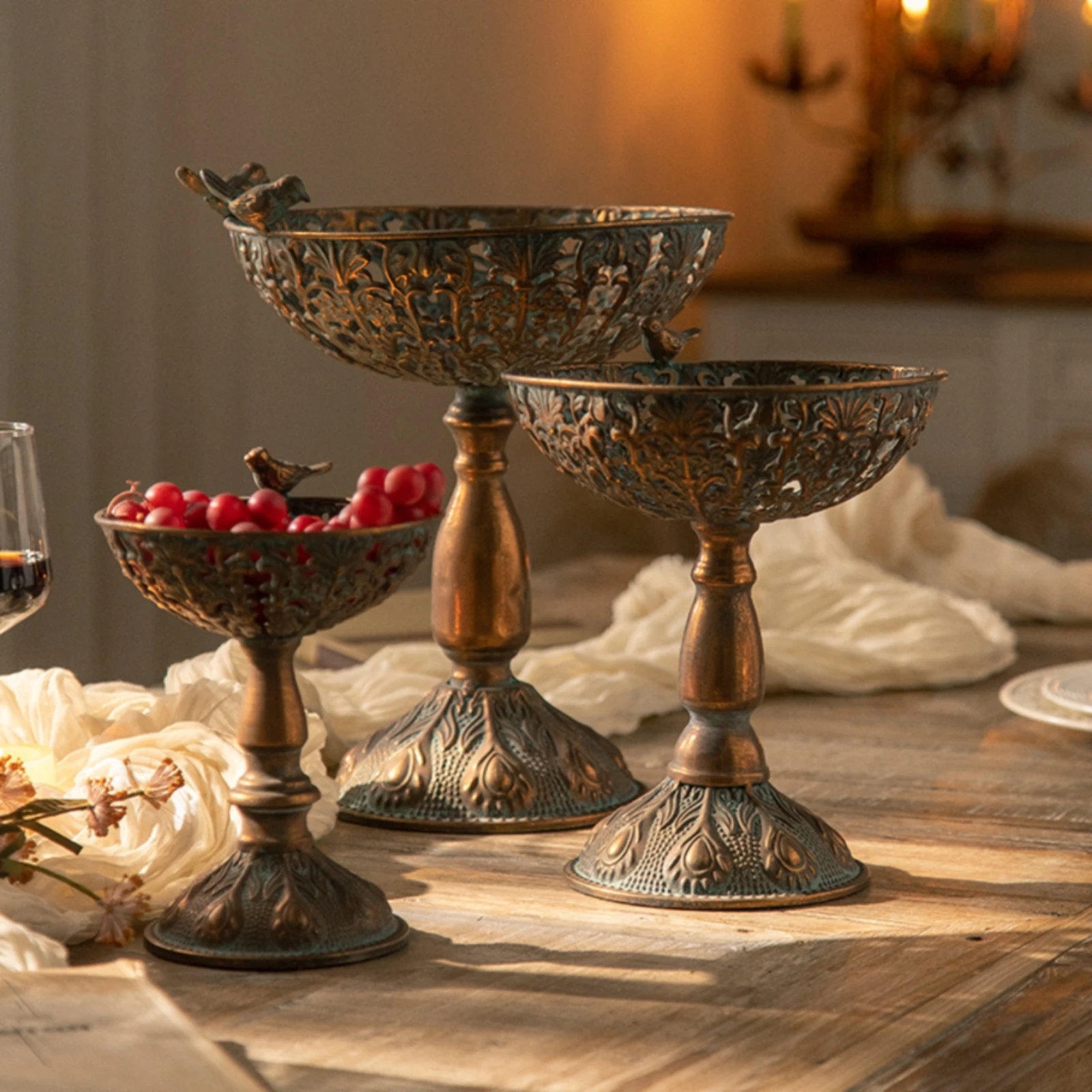 Pedestal Fruit Tray Vintage-Inspired Fruit Bowl with Pedestal Decorative Holder with Bird Openwork Decorative Footed Bowl Classy