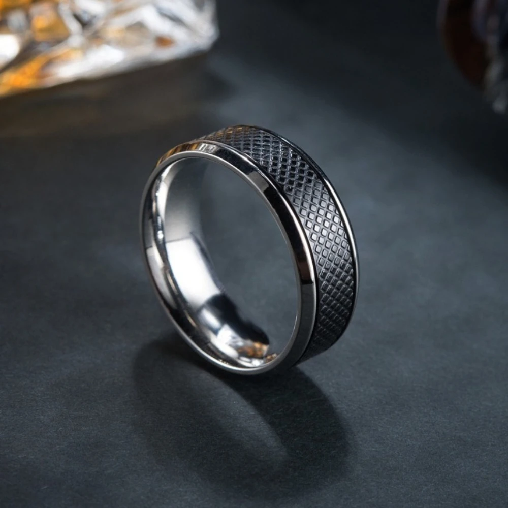Schwarz-weiße geometrische Ringe aus Edelstahl für Herren, personalisierbar, modischer Ehering, Geschenk – Detail 4