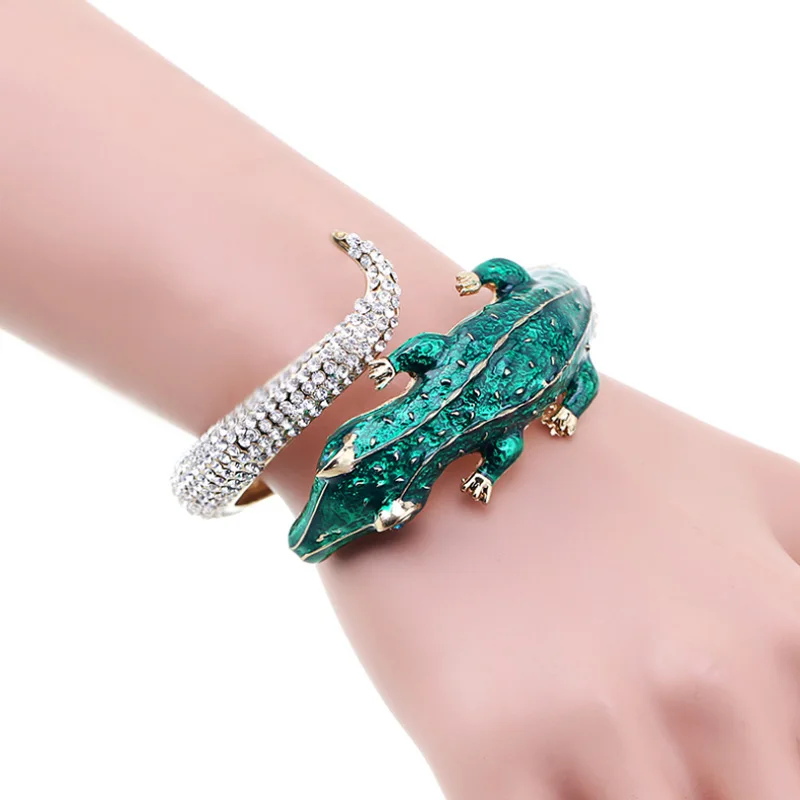 

Retro Luxury Titanium Steel Bracelet with Enamel Crocodile Pattern And Micro-Inlaid Zircon European American Fashion Accessory