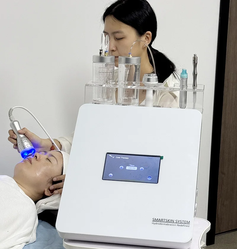 Machine faciale Hydra Dermabrasion 4 en 1, élimination des points noirs sous vide, épluchage des diamants, marteau froid et nettoyage en profondeur ultrasonique