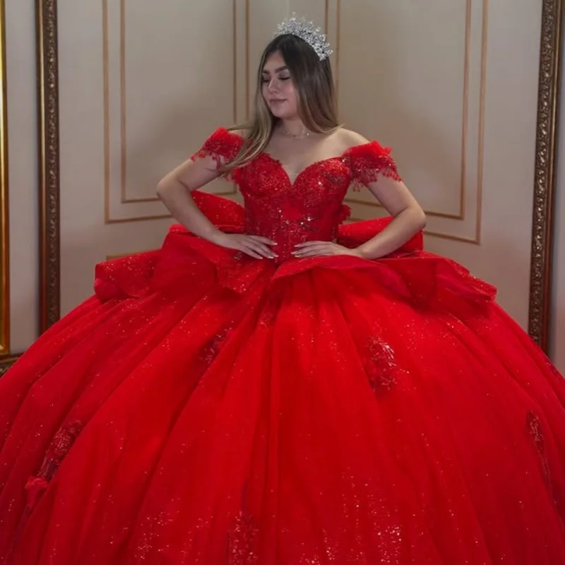 

Блестящие красные платья Quinceanera по индивидуальному заказу с открытыми плечами, блестящая наклейка, кристалл, кружево, многослойное, с длинным хвостом, Vestido 15, Quinceanera
