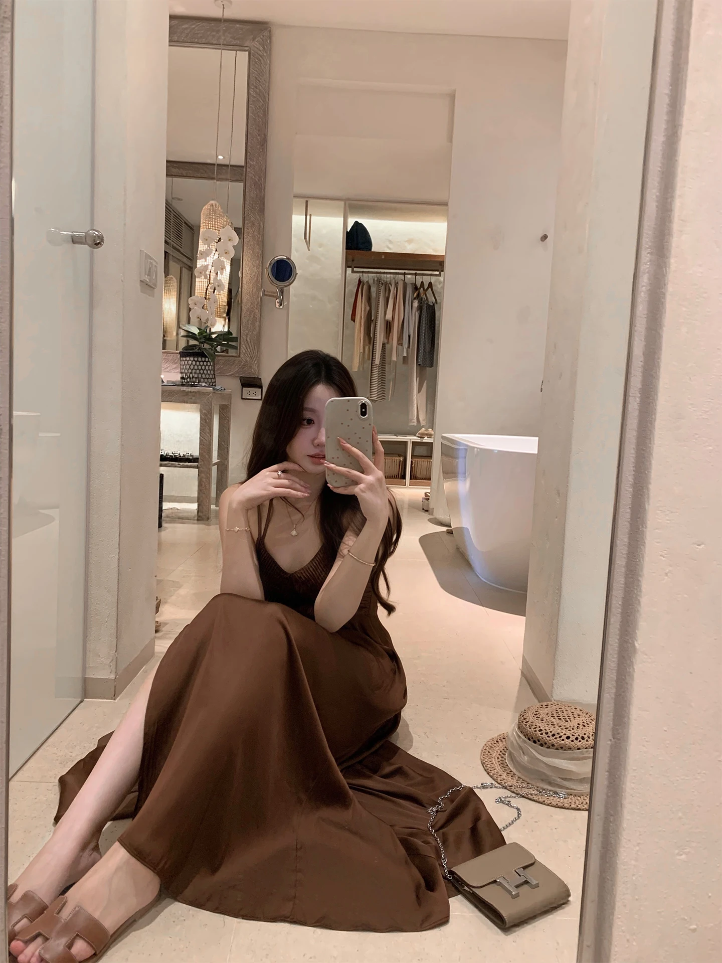 

Очаровательное летнее шелковое длинное платье с перекрестными бретелями, V-образным вырезом, без рукавов, из мягкой ткани, А-силуэт, повседневное.