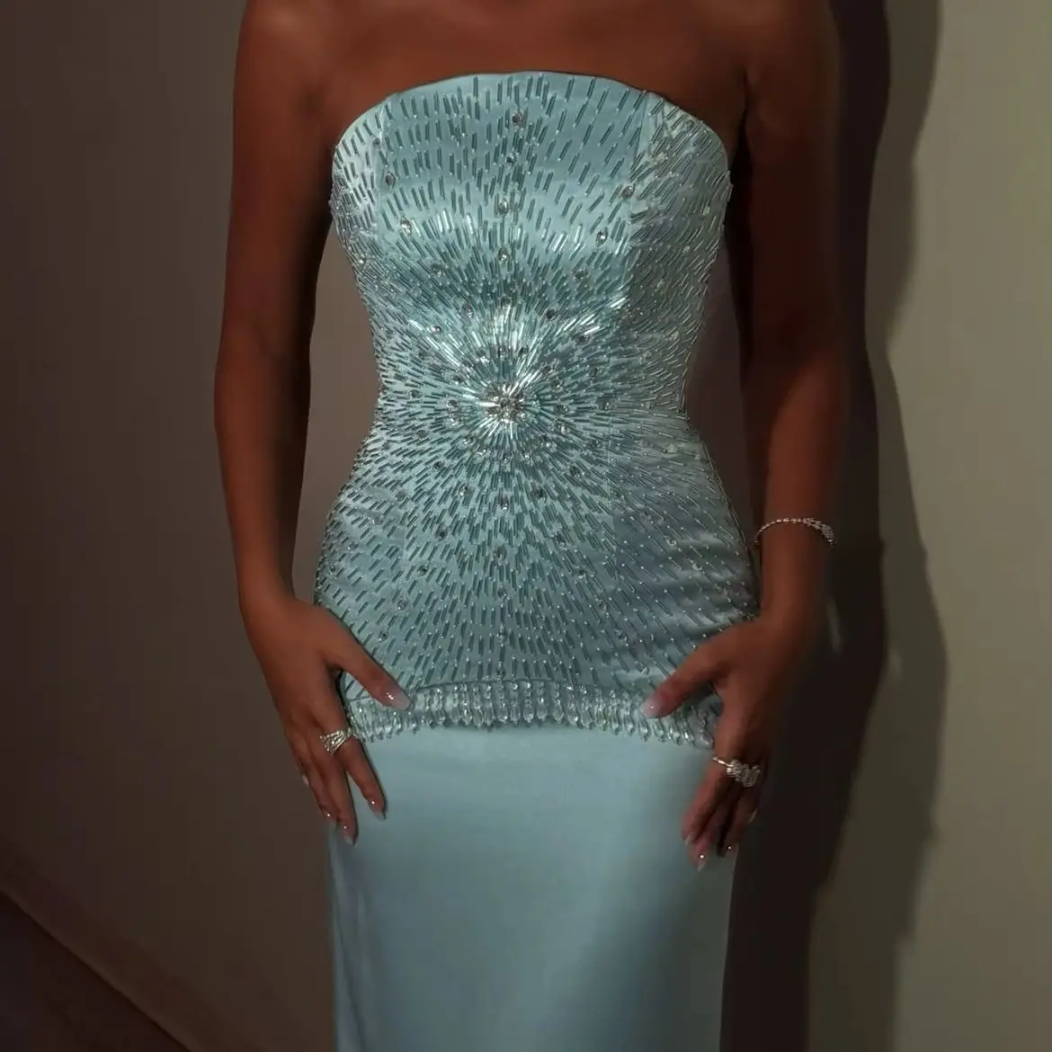 LumiGown 2026 Trägerloses Meerjungfrauen-Abendkleid mit handbesticktem Sonnenmuster, Quastenbesatz, Satin-Brautjungfernkleid, maßgeschneidert für Damen