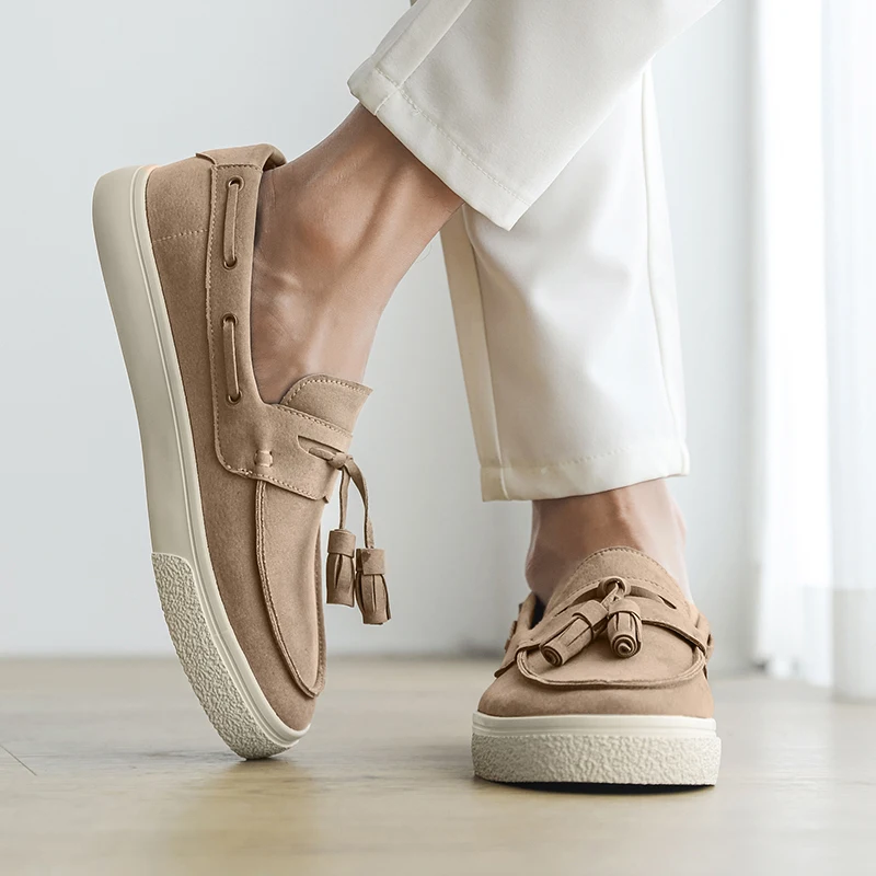 

Повседневные мужские лоферы на четыре сезона. Модные и удобные дизайнерские стили. Модные уличные туфли. Лидер продаж. Новинка.