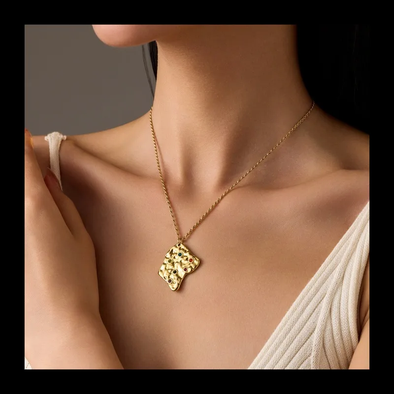 جديد INS نمط المشاهير على الإنترنت مع لون الماس التيتانيوم 18K الذهب التيتانيوم الصلب قلادة ضوء الفاخرة تنوعا المطرقة Desi #1