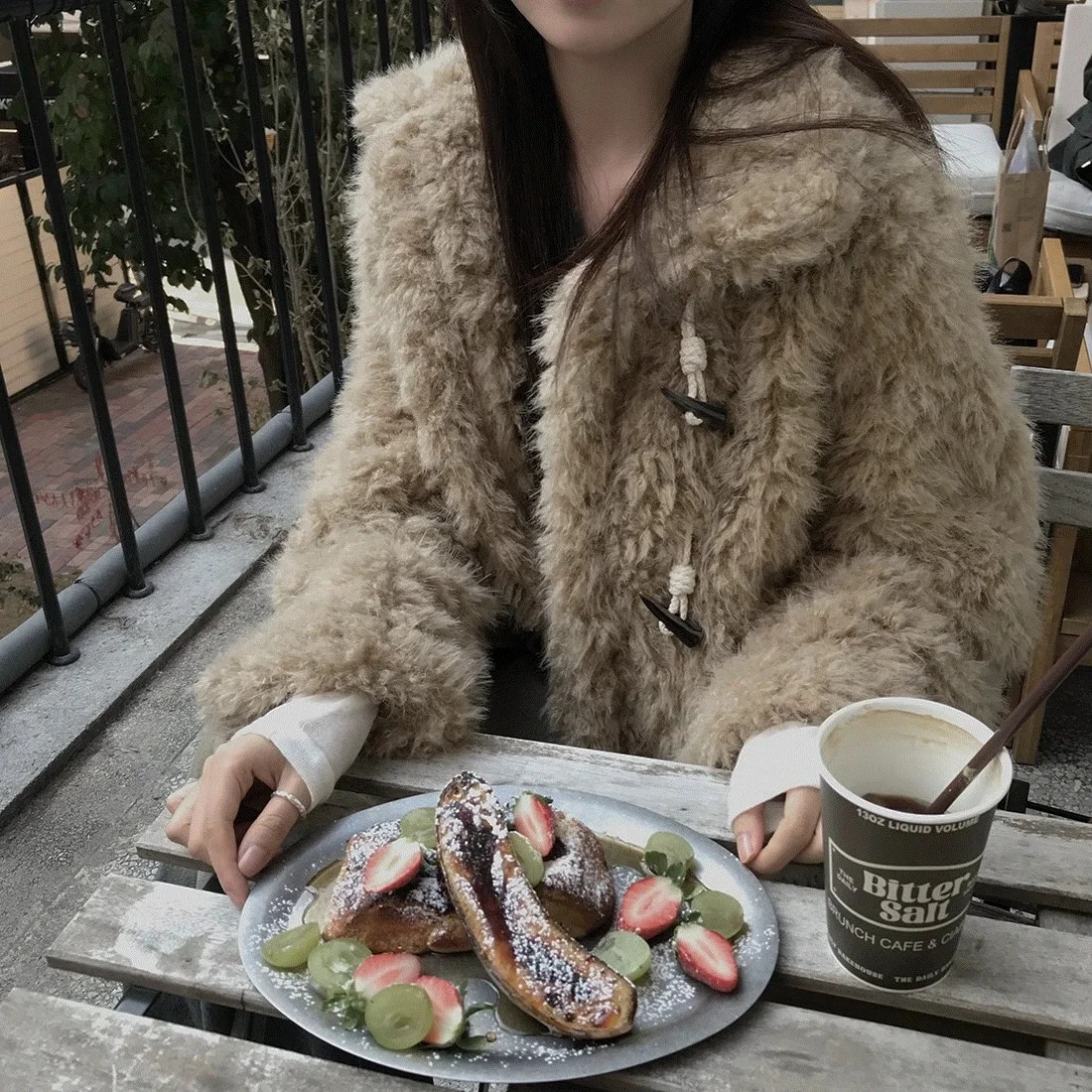 Schicke Damen-Pelzjacke, weich, gemütlich, Herbst und Winter, neues Design, Vintage-Knopf, warmes Oberteil, Damen-Oberbekleidung, Stand-Passform